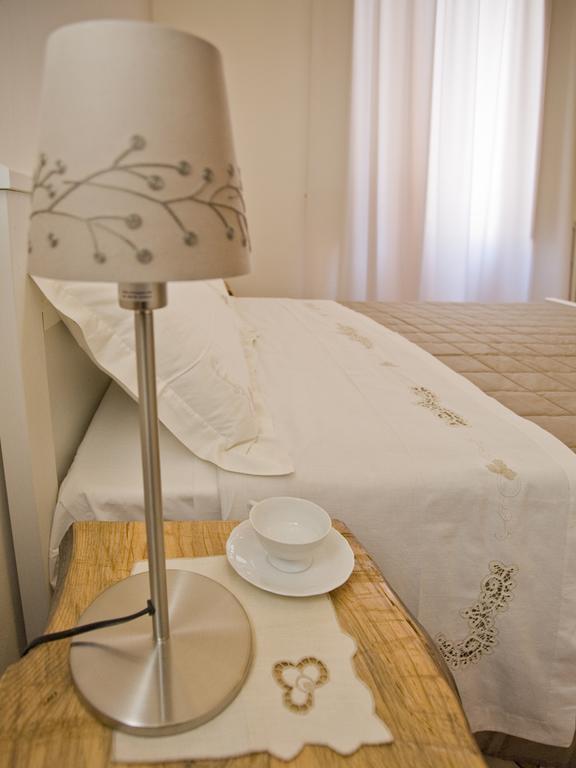 Campi Salentina B&B Viro חדר תמונה